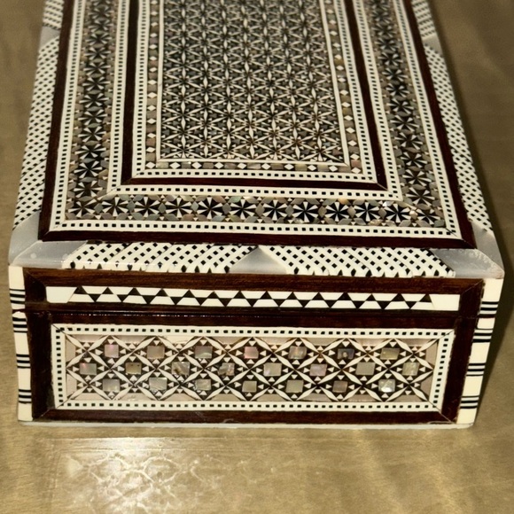 Moorish Handcrafted Middle Eastern Mosaic Inlaid Decorative Box - Picture 7 of 16